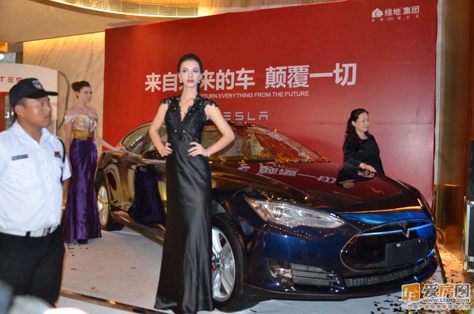 绿地国际博览城携手特斯拉领跑未来生活盛典启幕(高清