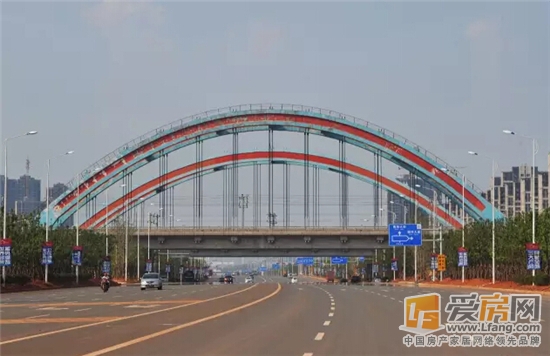 加快推进路网二期63条支路和路网三期萍乡大街的建设;全面完成九龙湖图片