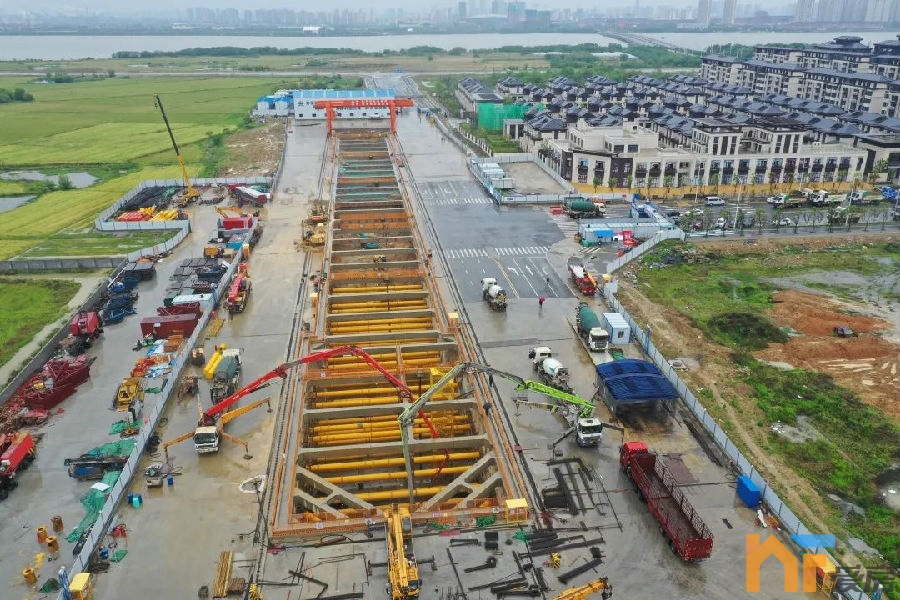 地铁1号线东延段瑶湖东站.jpg